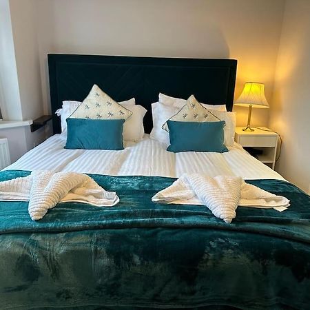 Adam'S Place, Watford Wd17 2Py Villa ภายนอก รูปภาพ