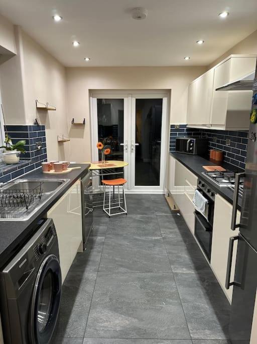 Adam'S Place, Watford Wd17 2Py Villa ภายนอก รูปภาพ