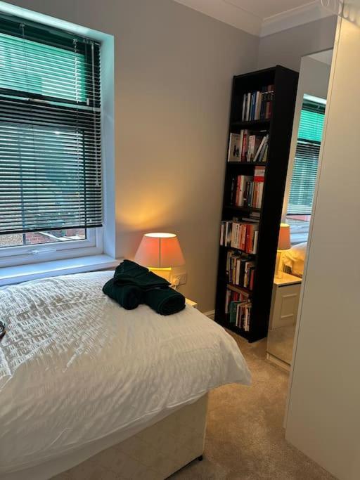 Adam'S Place, Watford Wd17 2Py Villa ภายนอก รูปภาพ