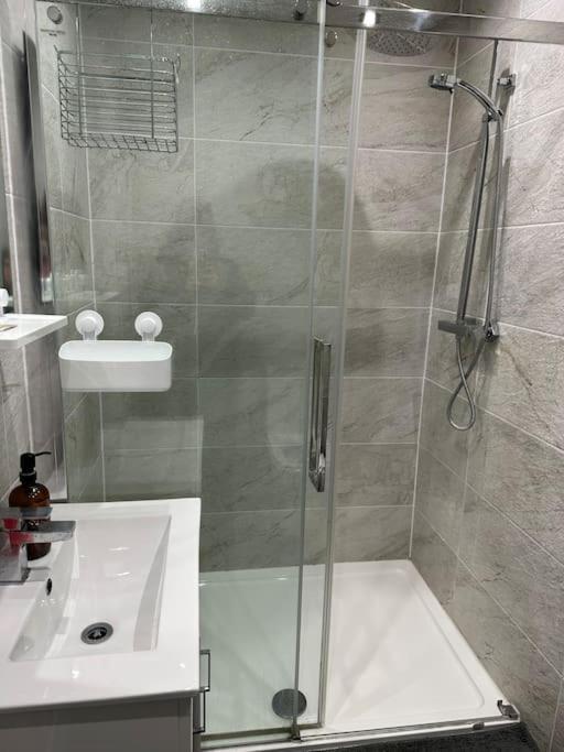 Adam'S Place, Watford Wd17 2Py Villa ภายนอก รูปภาพ
