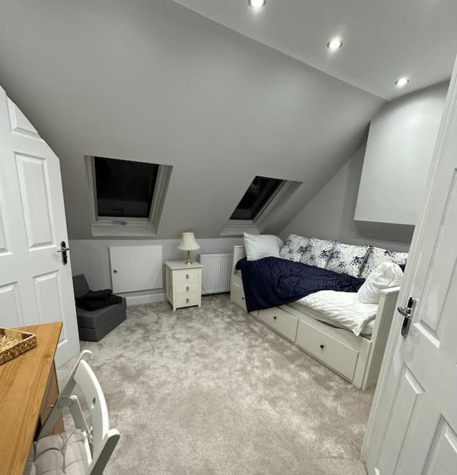Adam'S Place, Watford Wd17 2Py Villa ภายนอก รูปภาพ