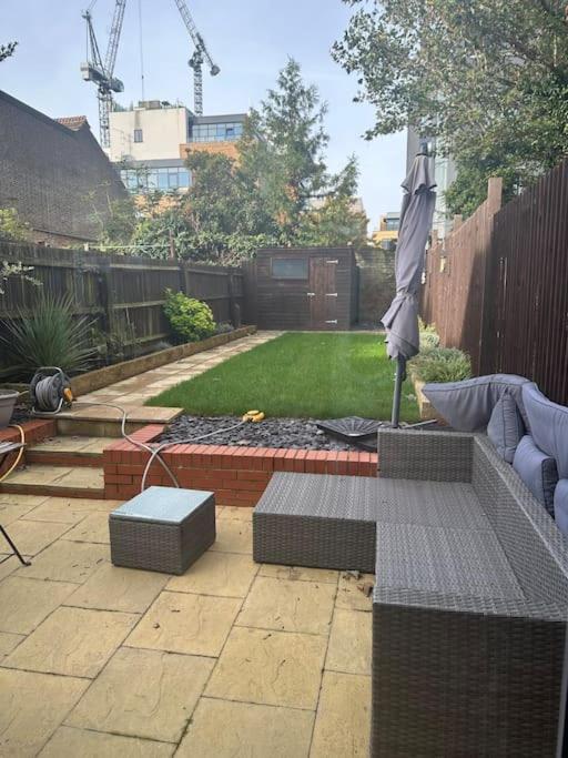 Adam'S Place, Watford Wd17 2Py Villa ภายนอก รูปภาพ